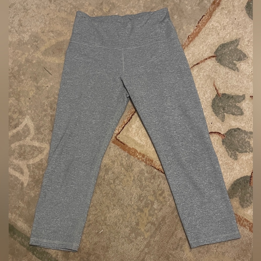 Old Navy Active Go Dry Gray Capri Leggings